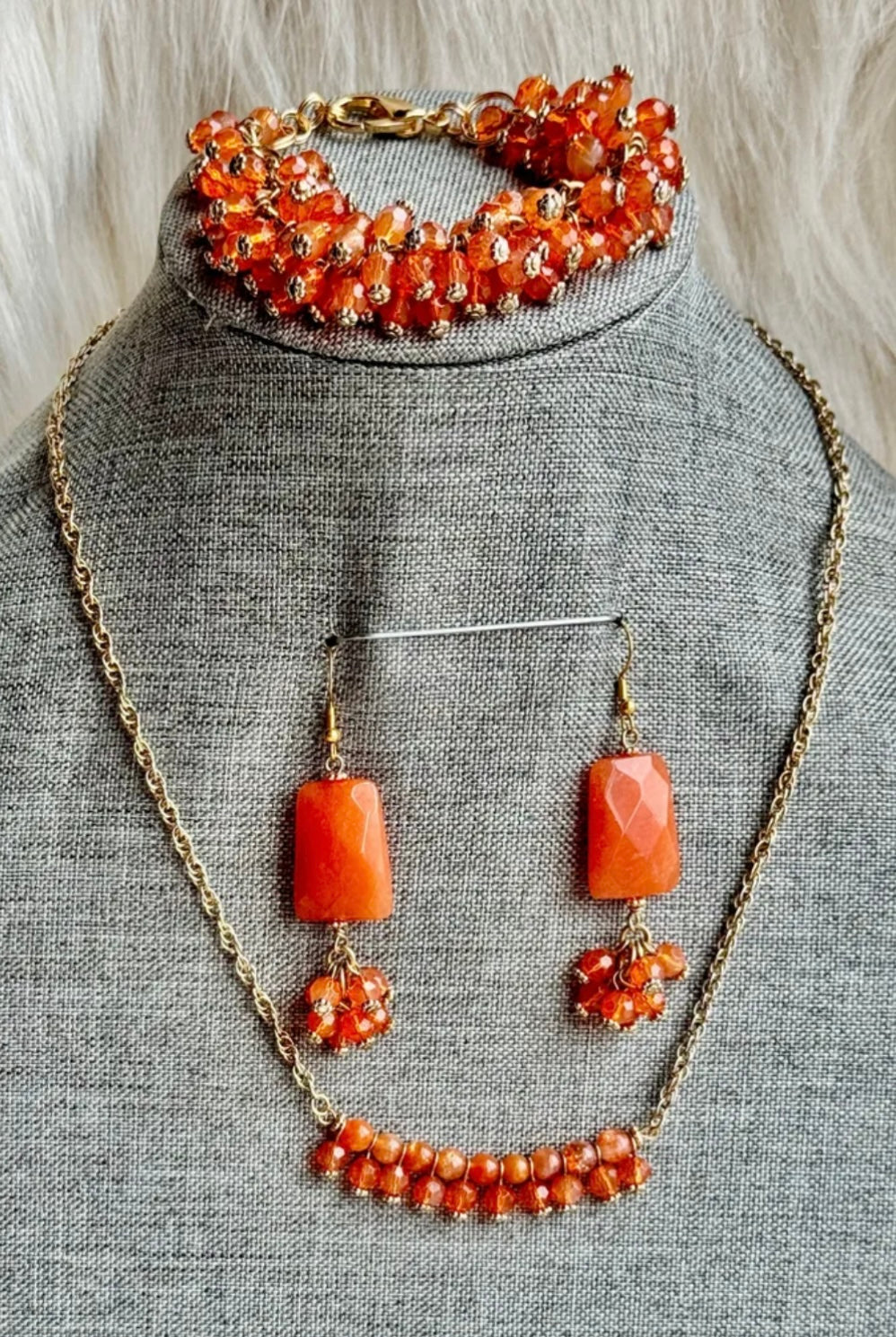 SUNSTONE , CARNELIAN & GLASS CLUSTER NECKLACE , BRACELET & EARRINGS SET